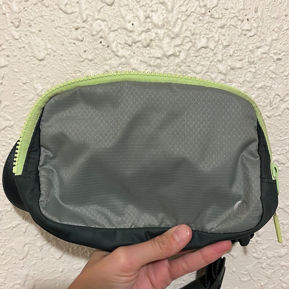 Lulu Lemon Cross Body Fanny Pack